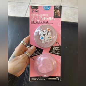 Hallu By Peyton Interlocking 2-in-1 Bath Bombs